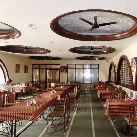 Hotel Ayodhya Nászik Kültér fotó