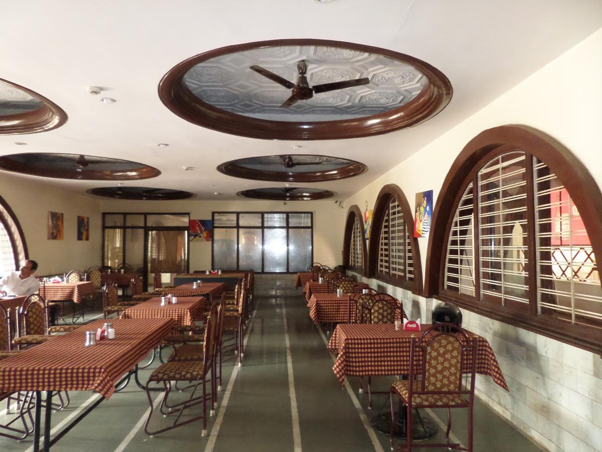 Hotel Ayodhya Nászik Kültér fotó