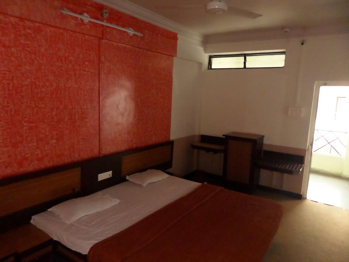 Hotel Ayodhya Nászik Kültér fotó