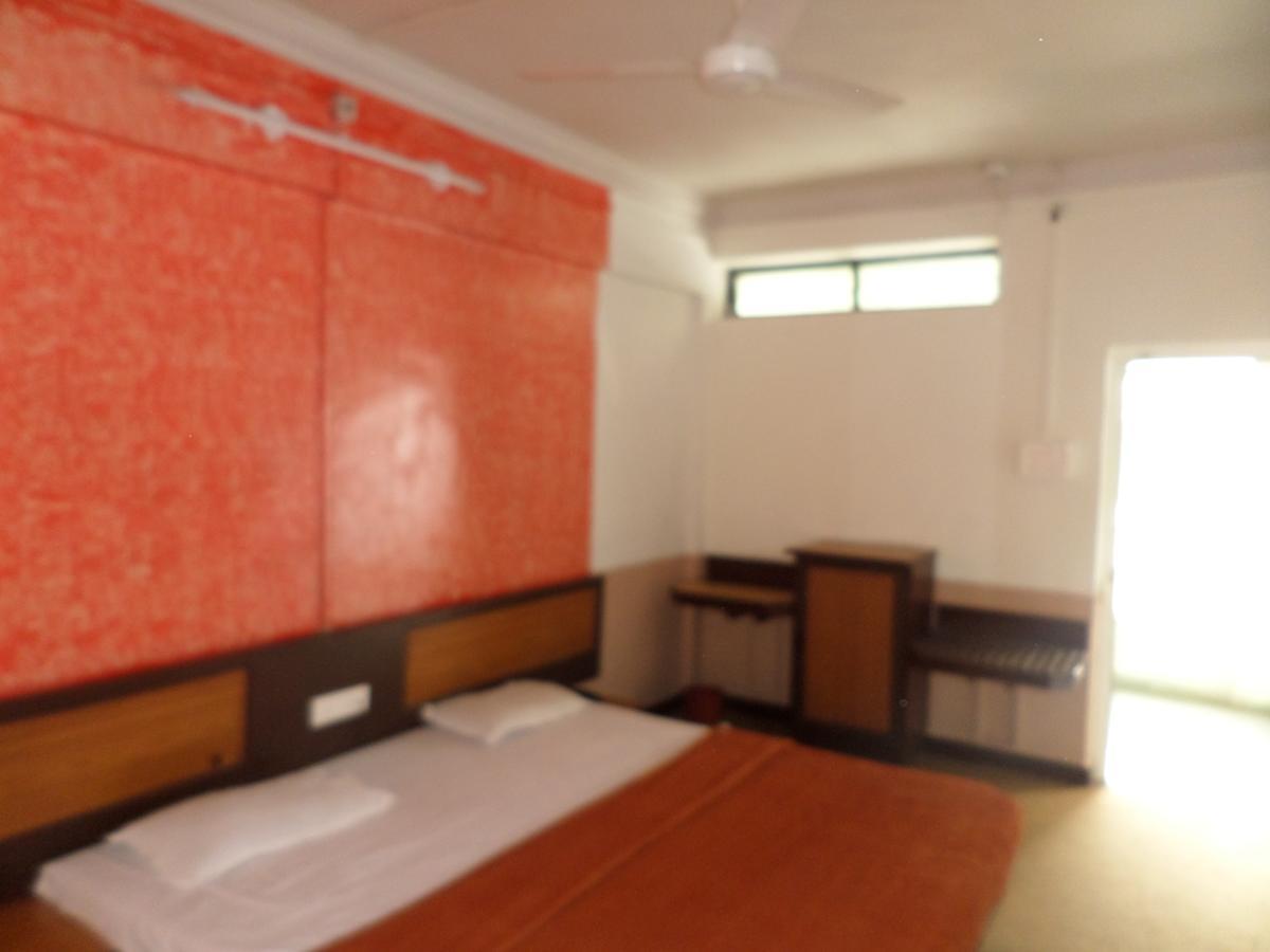 Hotel Ayodhya Nászik Kültér fotó