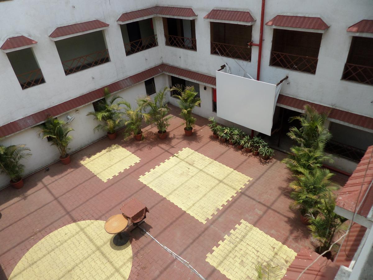Hotel Ayodhya Nászik Kültér fotó