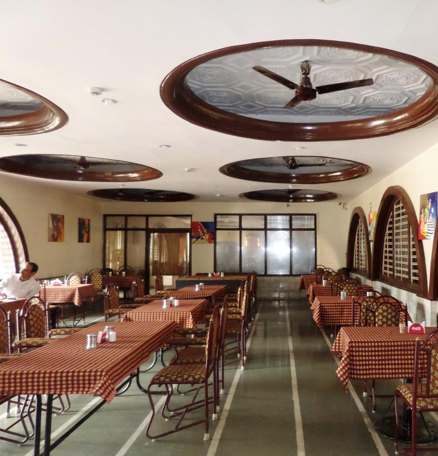 Hotel Ayodhya Nászik Kültér fotó